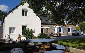 Chambre privée à la campagne avec deux lits doubles petit déjeuner inclus